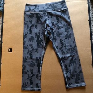 IAB cropped camo legging